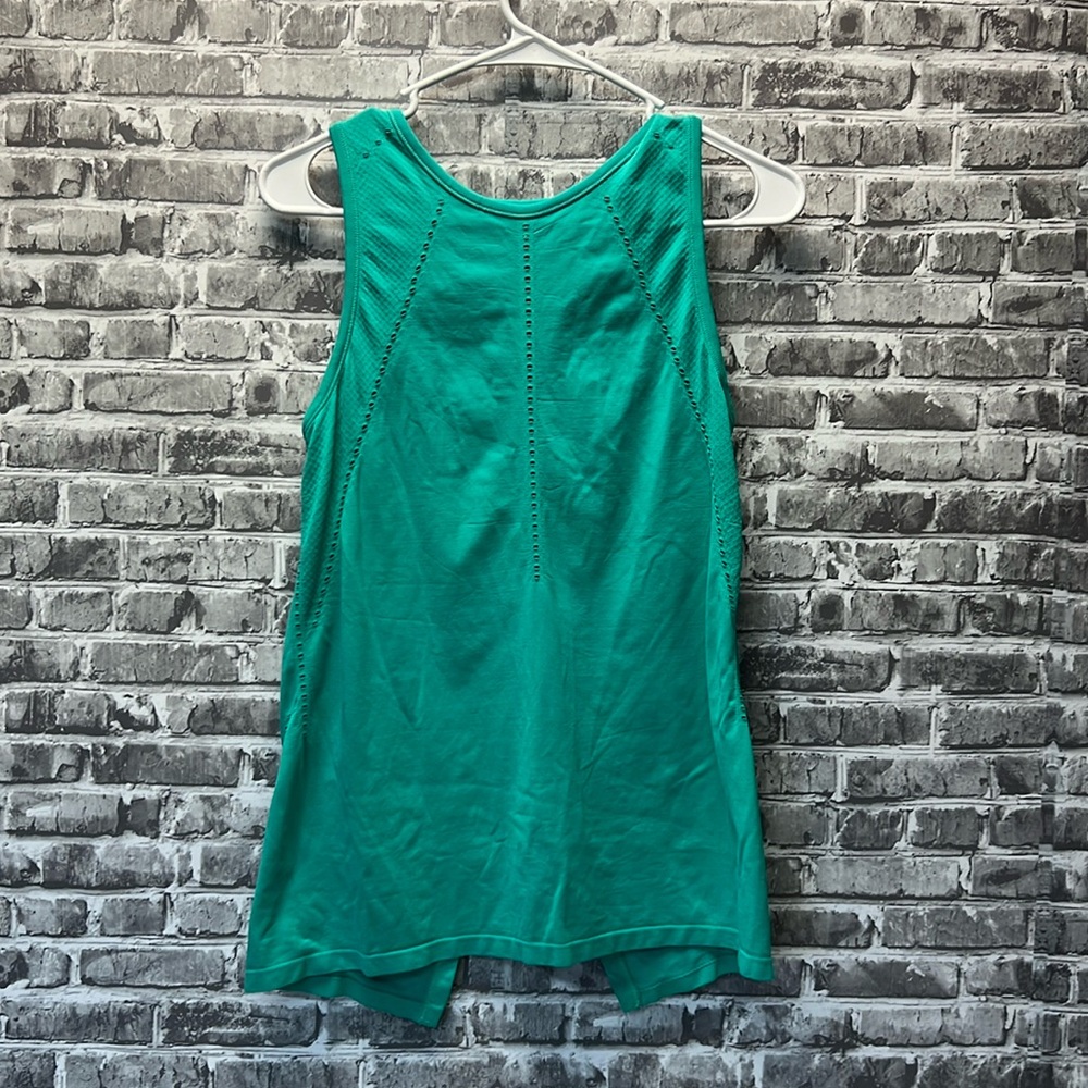 Athleta top‎